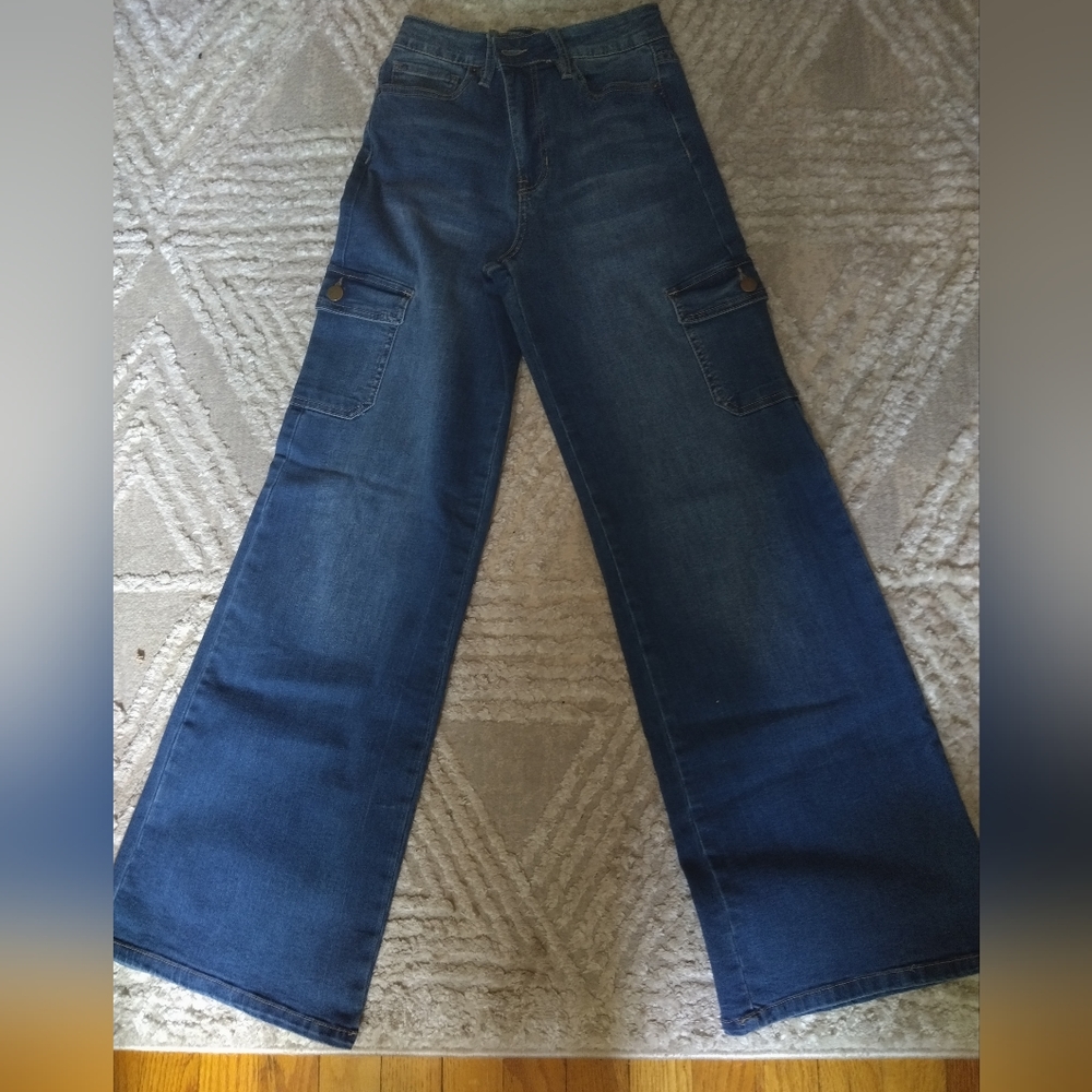 Fashion Nova STRETCH wide leg cargo jeans Size 1